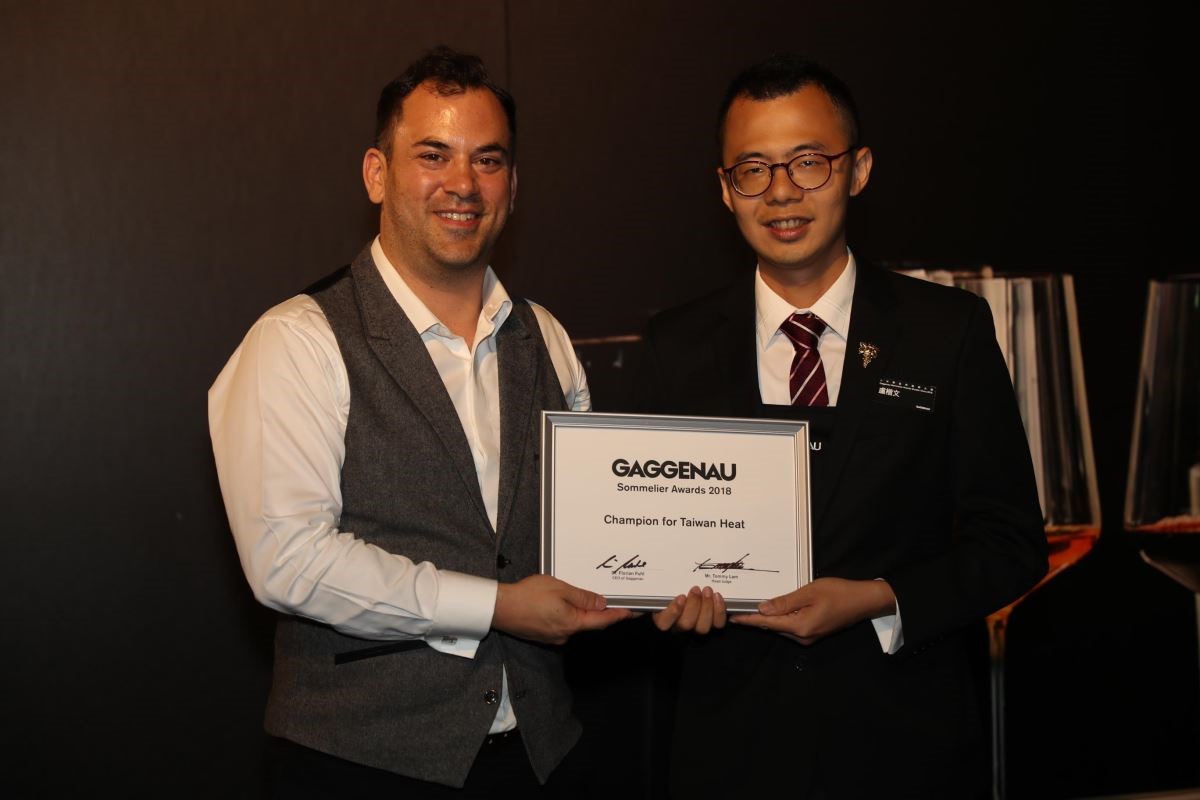 Gaggenau台灣分公司執行長暨董事總經理傅睿博士(Dr. Florian Fuhl)與台灣區冠軍盧楷文 Gaggenau台灣分公司執行長暨董事總經理傅睿博士(Dr. Florian Fuhl)與台灣區冠軍盧楷文