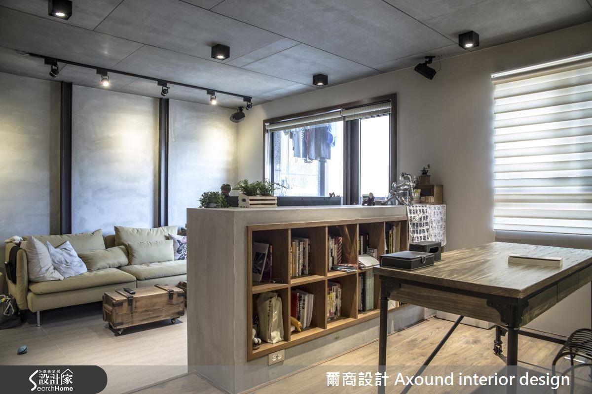 挑高六米,原為樓中樓,後因屋主需求,平鋪客廳天花,