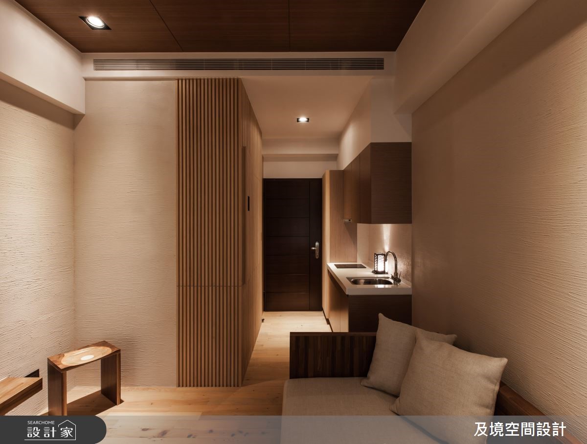 本案作為泡湯、渡假休憩空間,引用日式禪風,透過空間