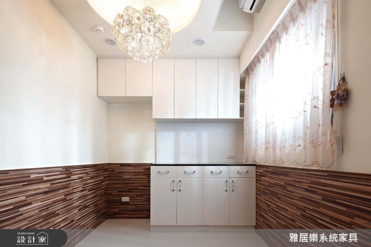 25坪居家,設計師以百萬預算搭配系統家具,透過板材的