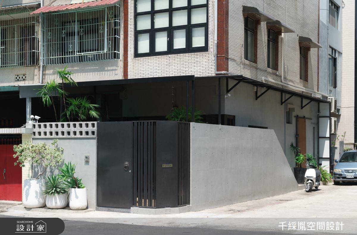 15 年以上大齡老屋,被李千惠設計師相中作為辦公空間