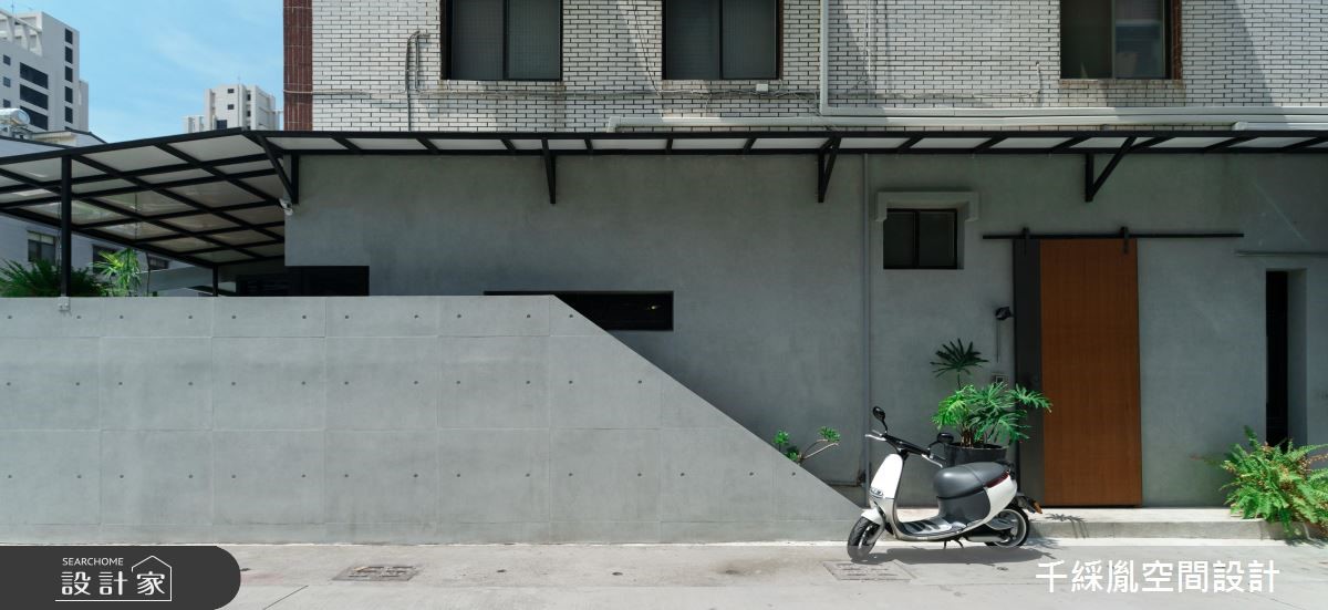 15 年以上大齡老屋,被李千惠設計師相中作為辦公空間