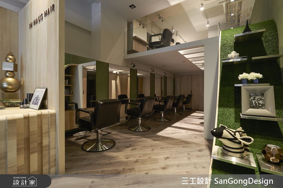 20 坪中古屋,設計師以沙龍主人的形象為概念,藉大量