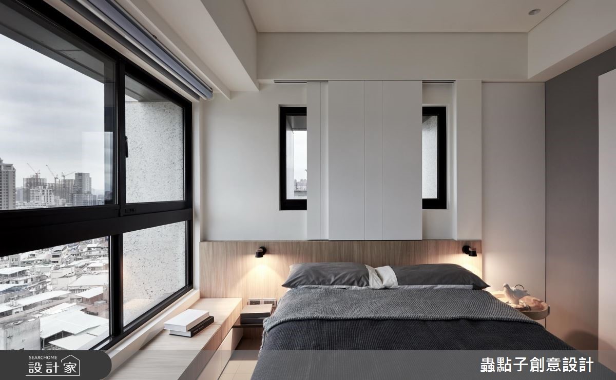 喜愛工業風的男屋主鍾情於灰色調,希望室內的空調跟管