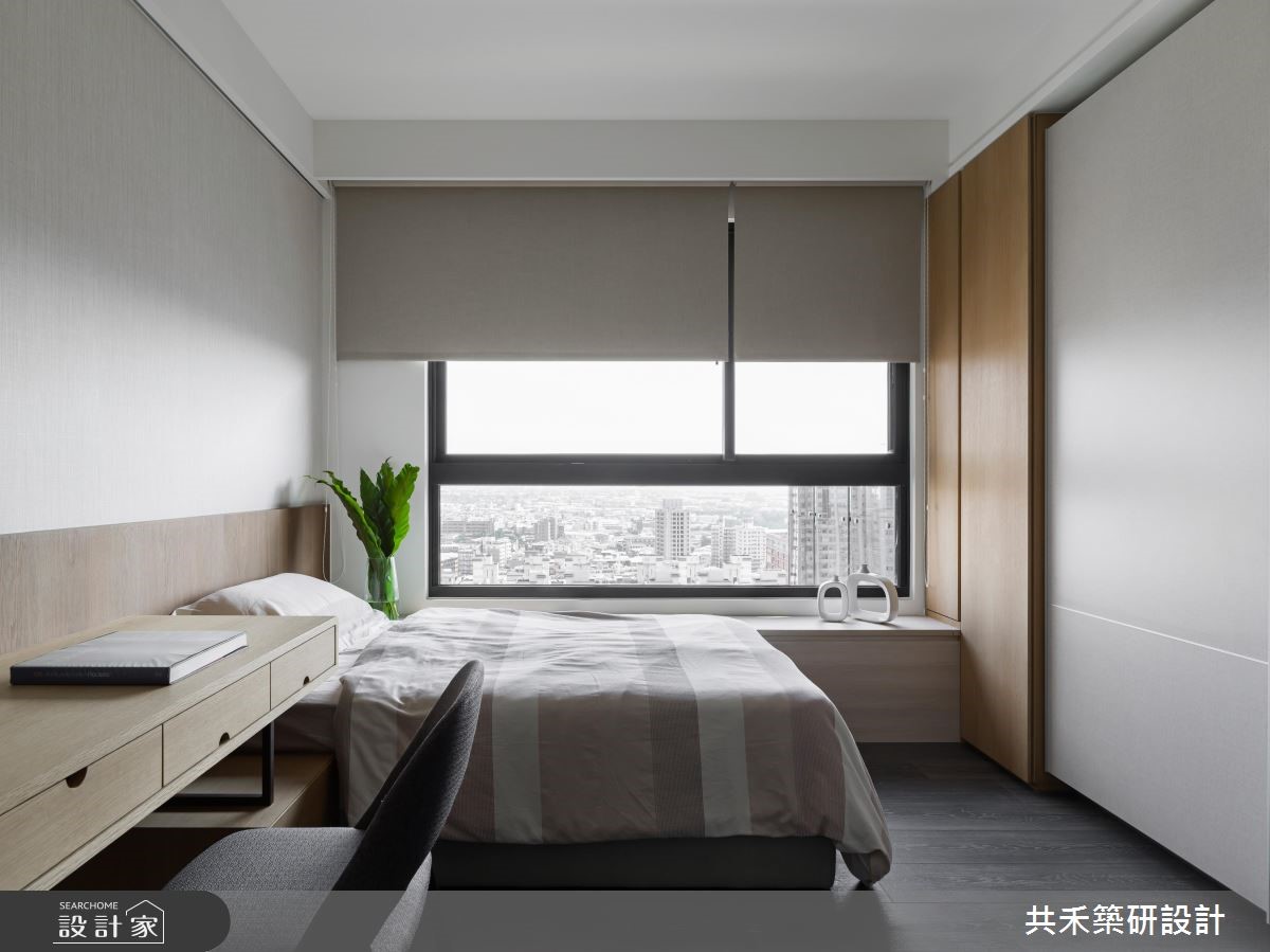 80 坪簡約風住宅,兩戶雙拼的格局規劃,為三代 6 口帶