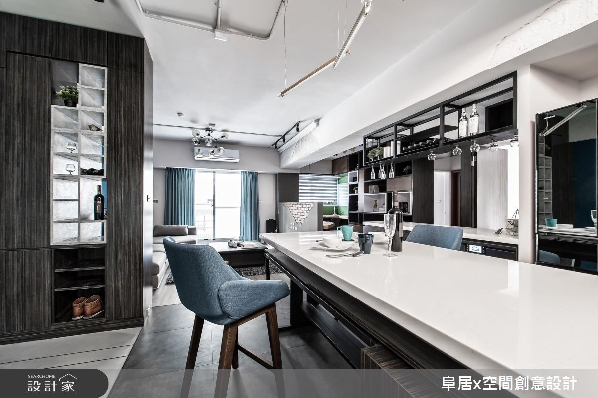 26 坪老屋,設計師以 Loft 風定調空間,替充滿斥子之