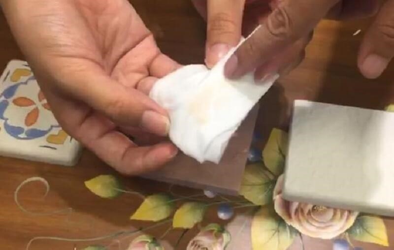 花磚部分利用特殊彩繪技術,並經過食品級無毒抗菌保證 花磚部分利用特殊彩繪技術,並經過食品級無毒抗菌保證