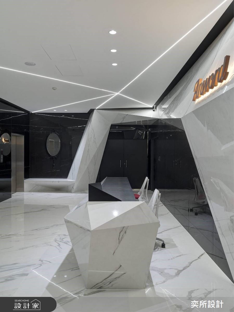 300 坪的磁磚展示空間,設計師讓磁磚突破制式的展示方