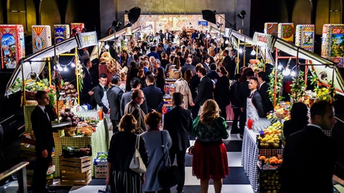 Dolce&Gabbana 和 Smeg 再一次聯合起來。 Dolce&Gabbana 和 Smeg 再一次聯合起來。