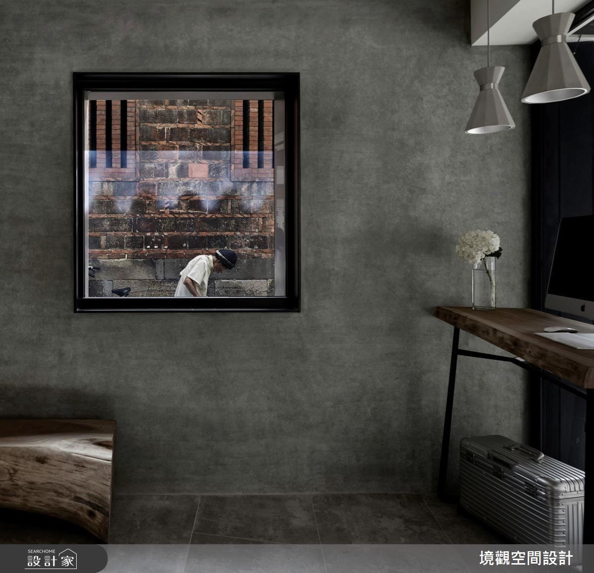一樓牆面以灰色調襯托窗景模樣,彷彿流動畫作般百看不厭。 一樓牆面以灰色調襯托窗景模樣,彷彿流動畫作般百看不厭。