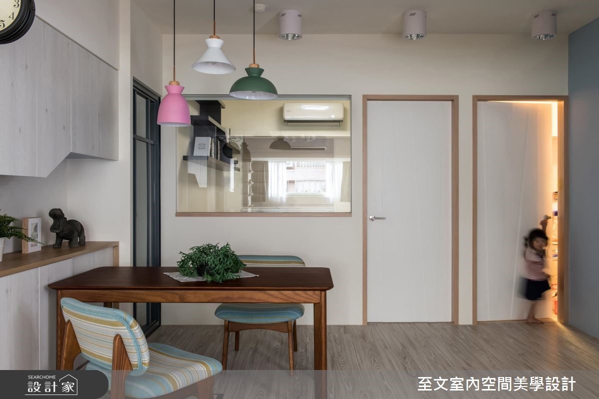 為了讓孩子在一個充滿愛的家屋下成長,室內空間的設計