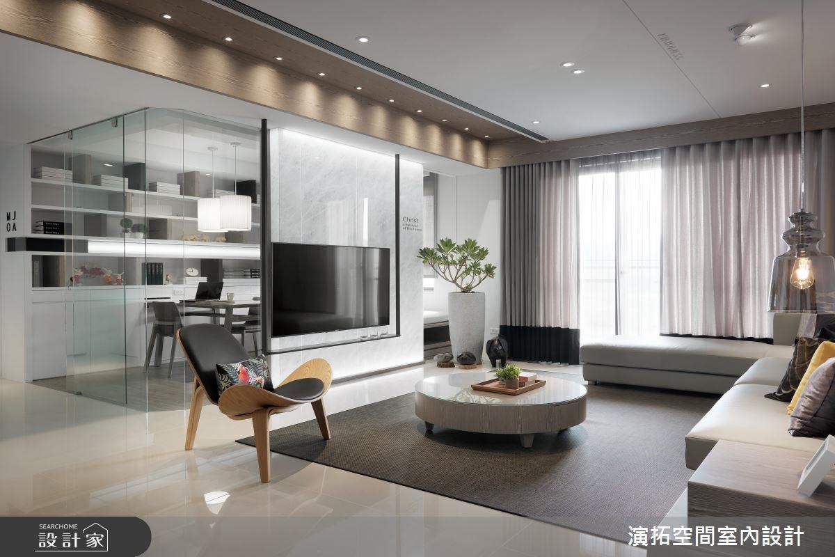 明亮是書房的首要任務,因此可以選用透明隔間,讓光線可以穿梭無礙,避免造成眼睛的傷害。 明亮是書房的首要任務,因此可以選用透明隔間,讓光線可以穿梭無礙,避免造成眼睛的傷害。
