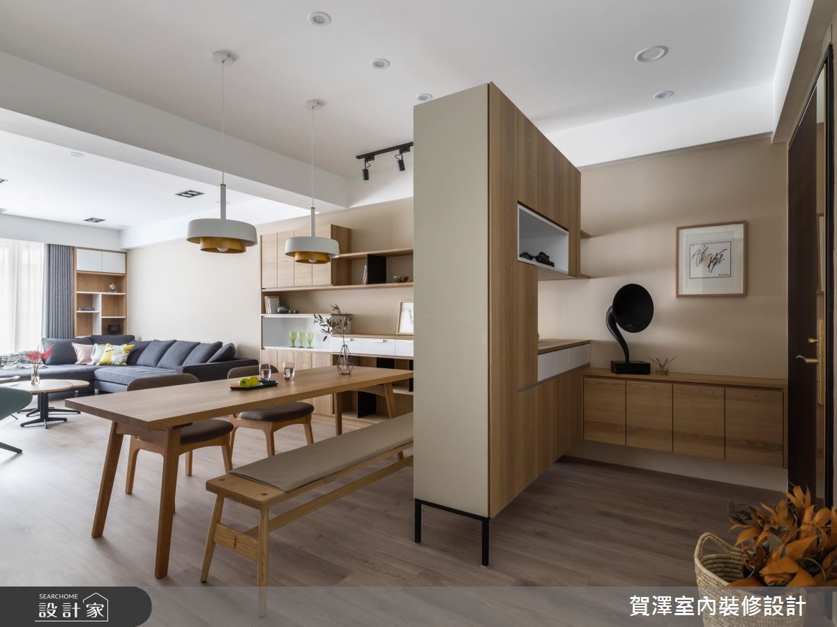 45坪的空間裡,以屋主喜愛的日系無印風作為基底,白色