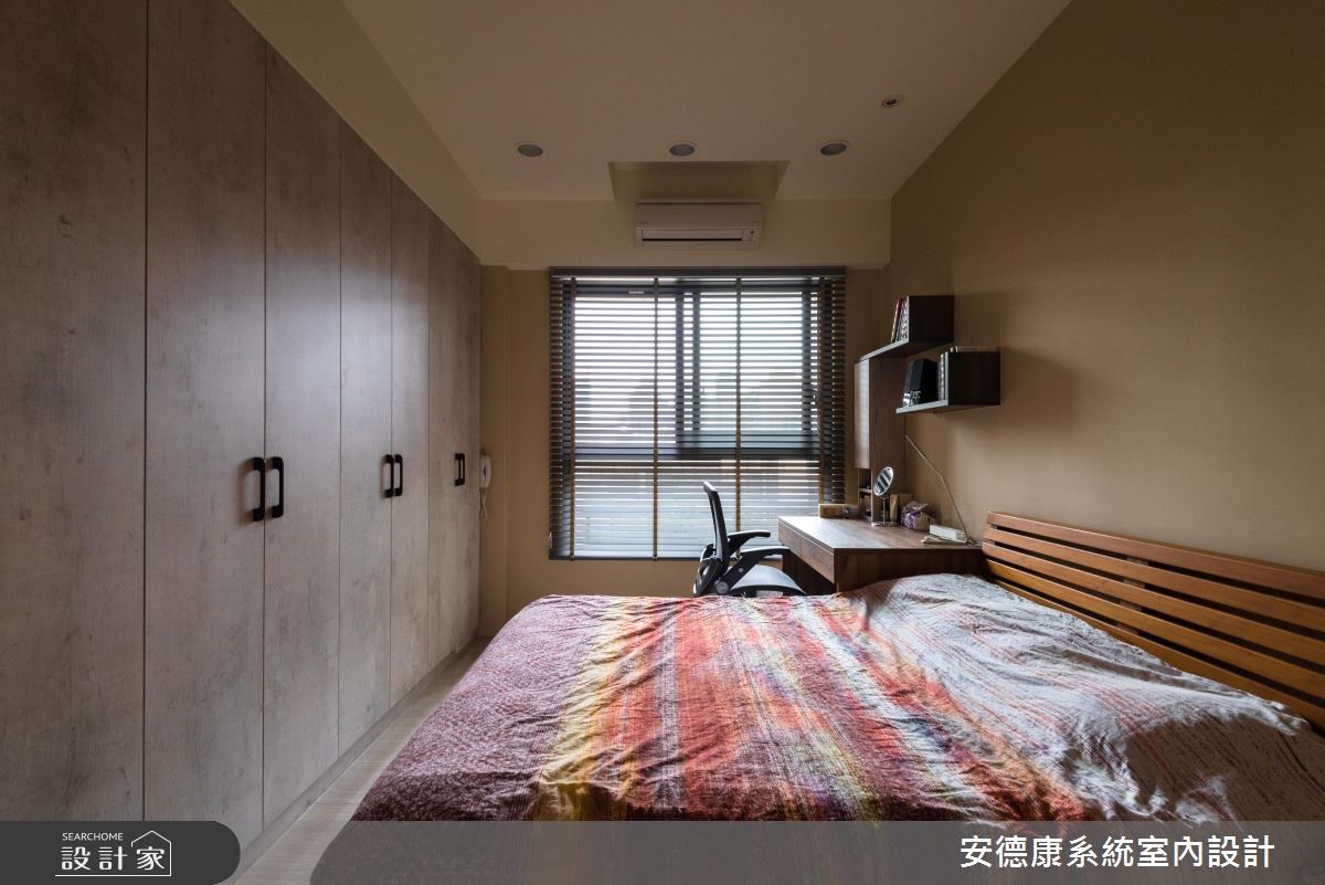 30 坪混搭風居家,設計師透過玄關屏風、電視牆的一牆