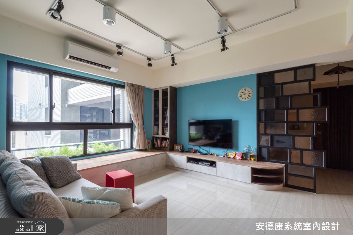 30 坪混搭風居家,設計師透過玄關屏風、電視牆的一牆