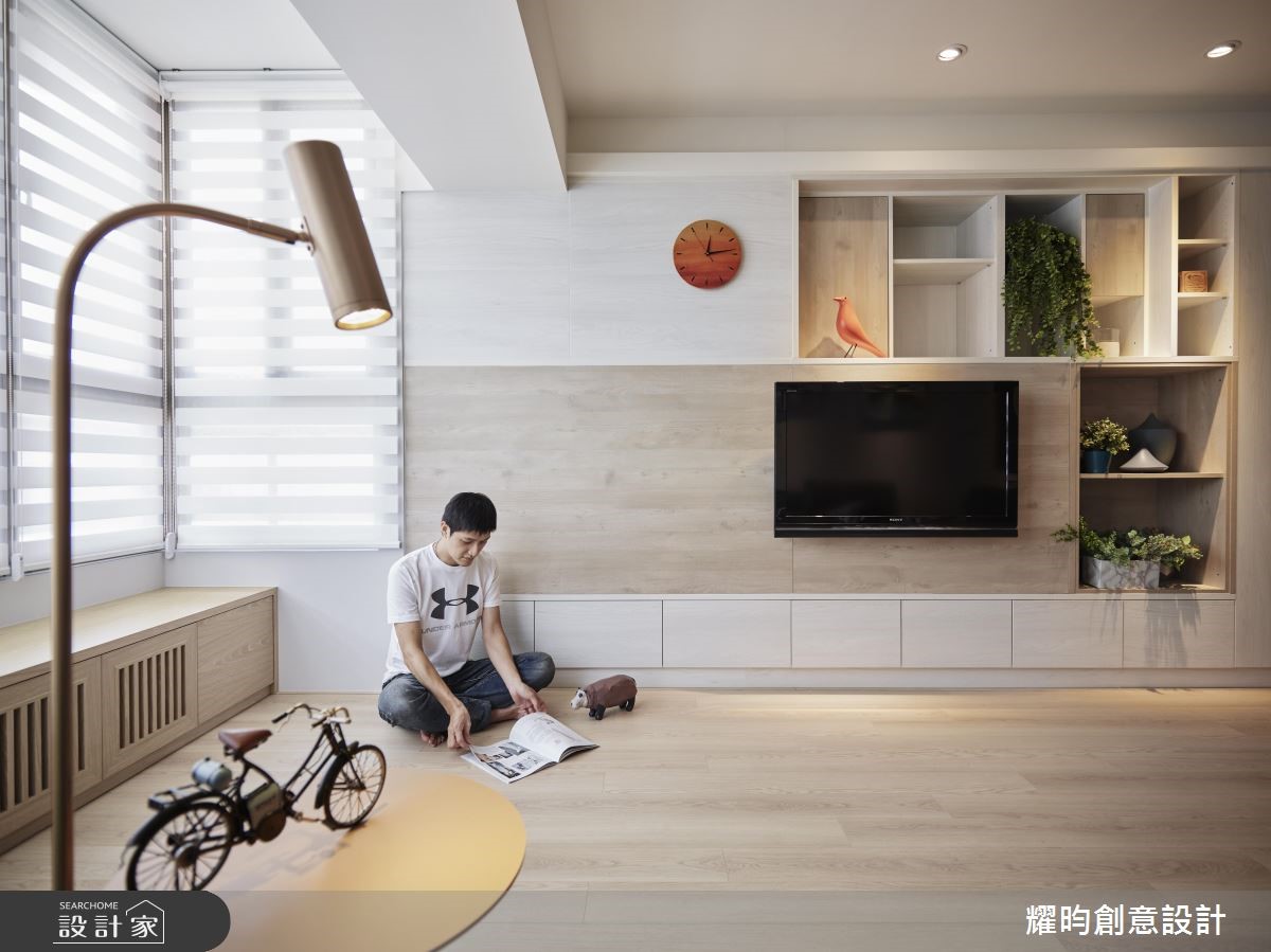 30坪的老屋空間裡,透過淡雅木紋鋪敘、暖陽映照、輕透