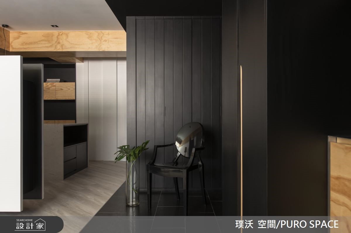 15年以上的老屋,設計師針對老舊屋況予以翻新,同時考