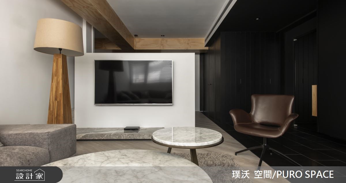 15年以上的老屋,設計師針對老舊屋況予以翻新,同時考
