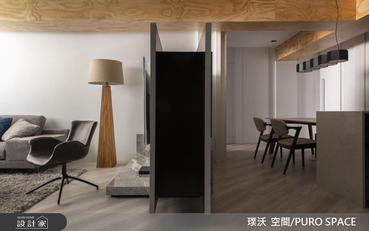 15年以上的老屋,設計師針對老舊屋況予以翻新,同時考