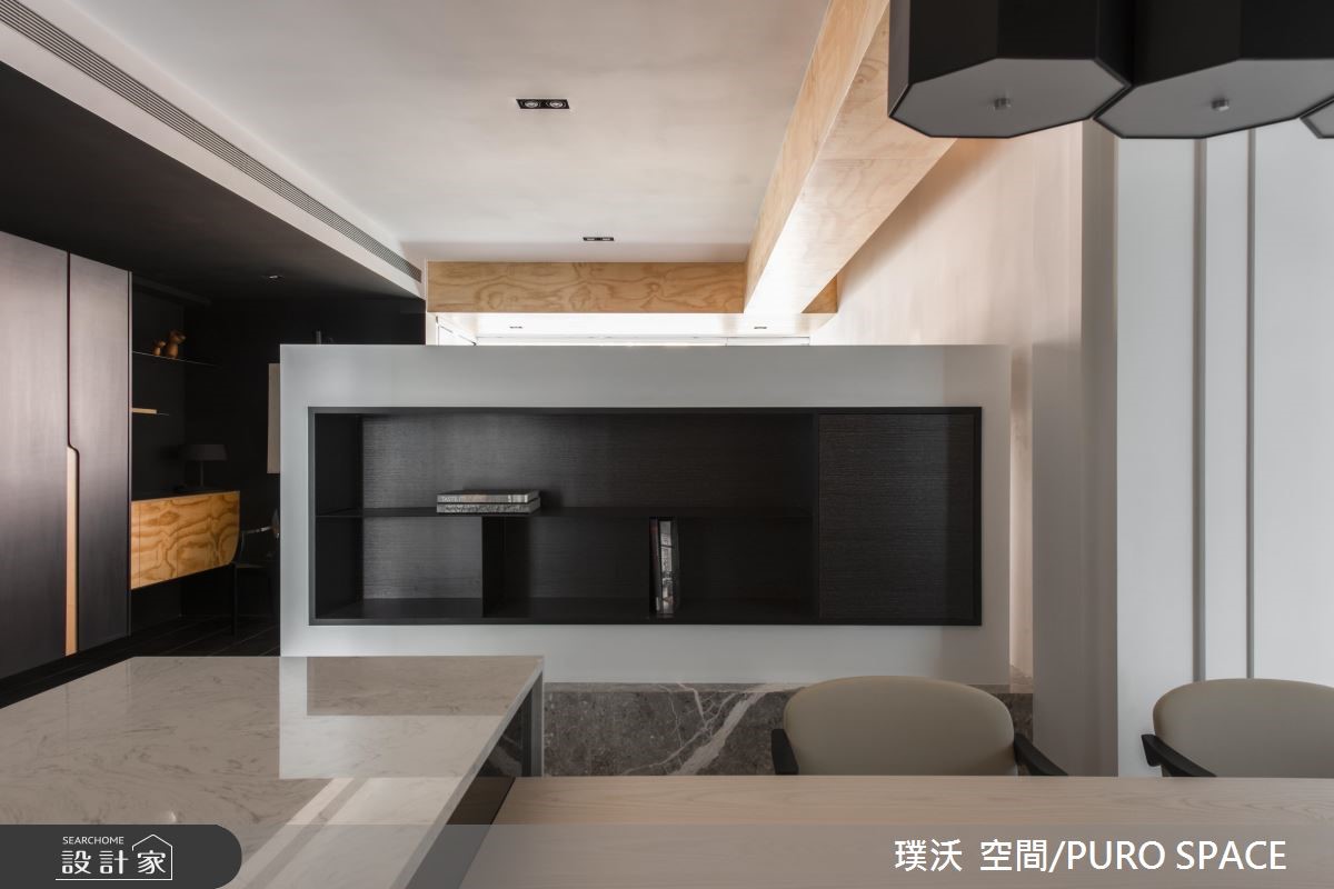 15年以上的老屋,設計師針對老舊屋況予以翻新,同時考