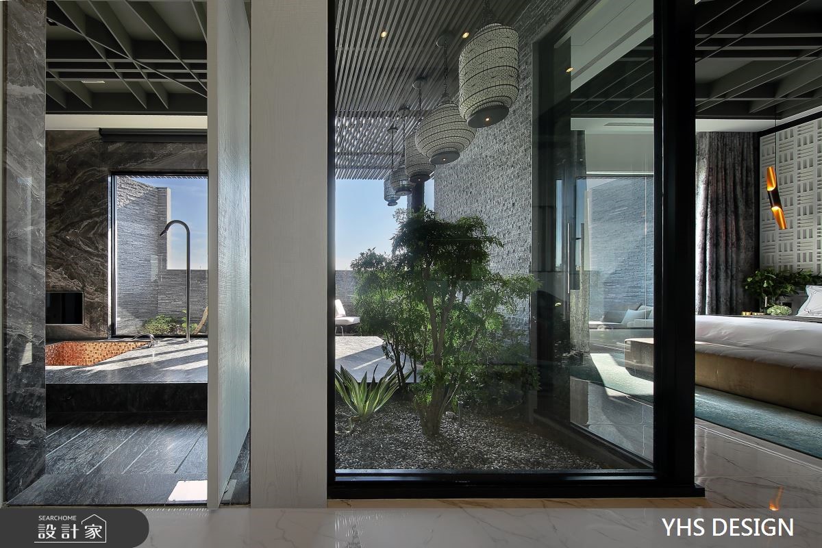 設計師完美融合建築、室內、景觀三項元素,於空間內挹