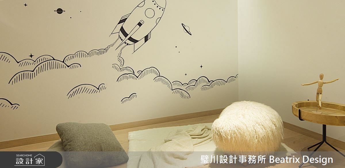 以繪本筆觸畫出大牆的兒童房,洋溢法國童話的無限想像。 以繪本筆觸畫出大牆的兒童房,洋溢法國童話的無限想像。