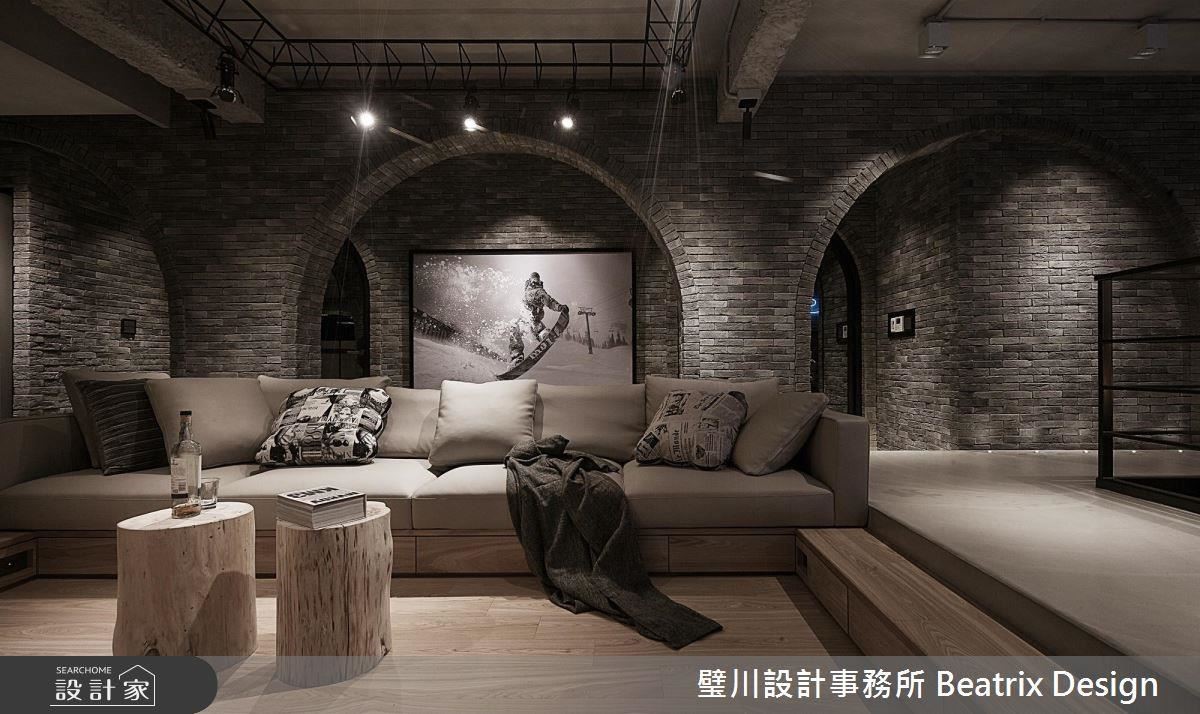 67 坪老屋有著狹長陰暗的棘手問題,然而,在卓思齊設