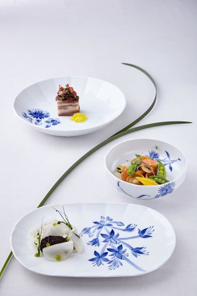 簡單置入食材,無論午茶或正式用餐,讓單調的桌面頓時有了皇家氣韻。(圖片提供:皇家哥本哈根) 簡單置入食材,無論午茶或正式用餐,讓單調的桌面頓時有了皇家氣韻。(圖片提供:皇家哥本哈根)