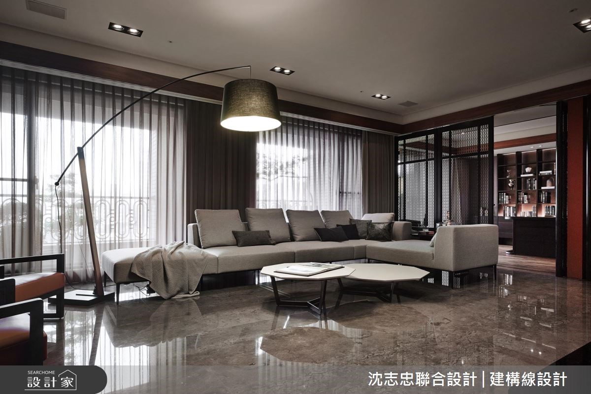 百坪混搭風大宅靈活運用異質材拼搭,讓深色木質與大理