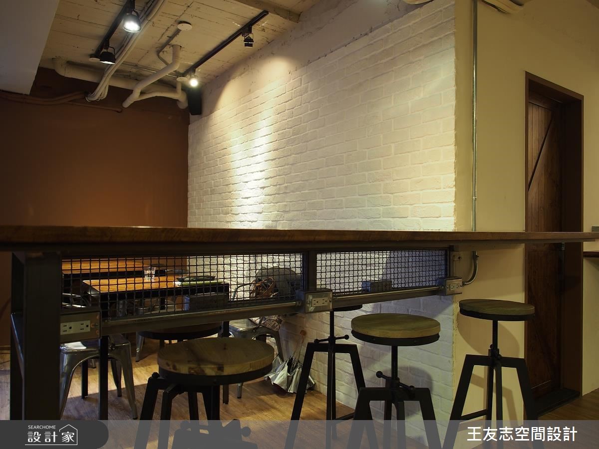 28 坪老屋改造Loft風咖啡店,設計師於空間內挹注個性