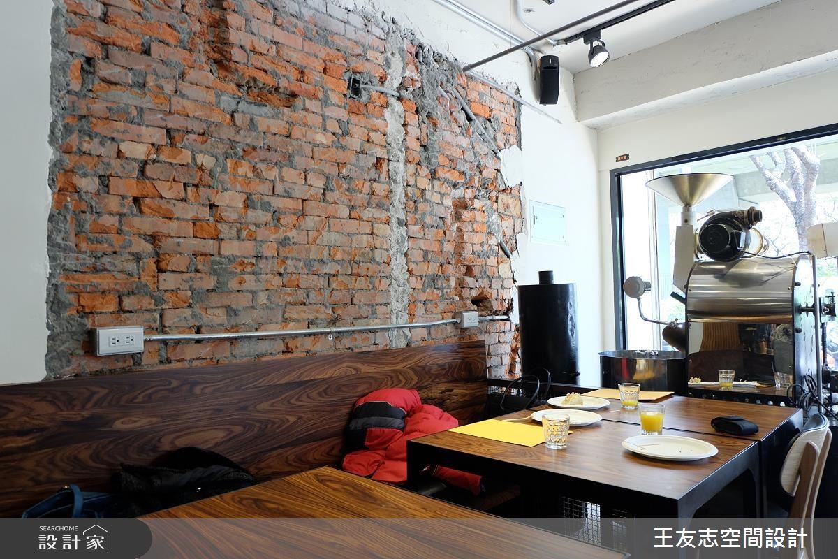 28 坪老屋改造Loft風咖啡店,設計師於空間內挹注個性