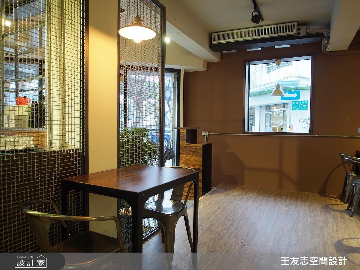 28 坪老屋改造Loft風咖啡店,設計師於空間內挹注個性