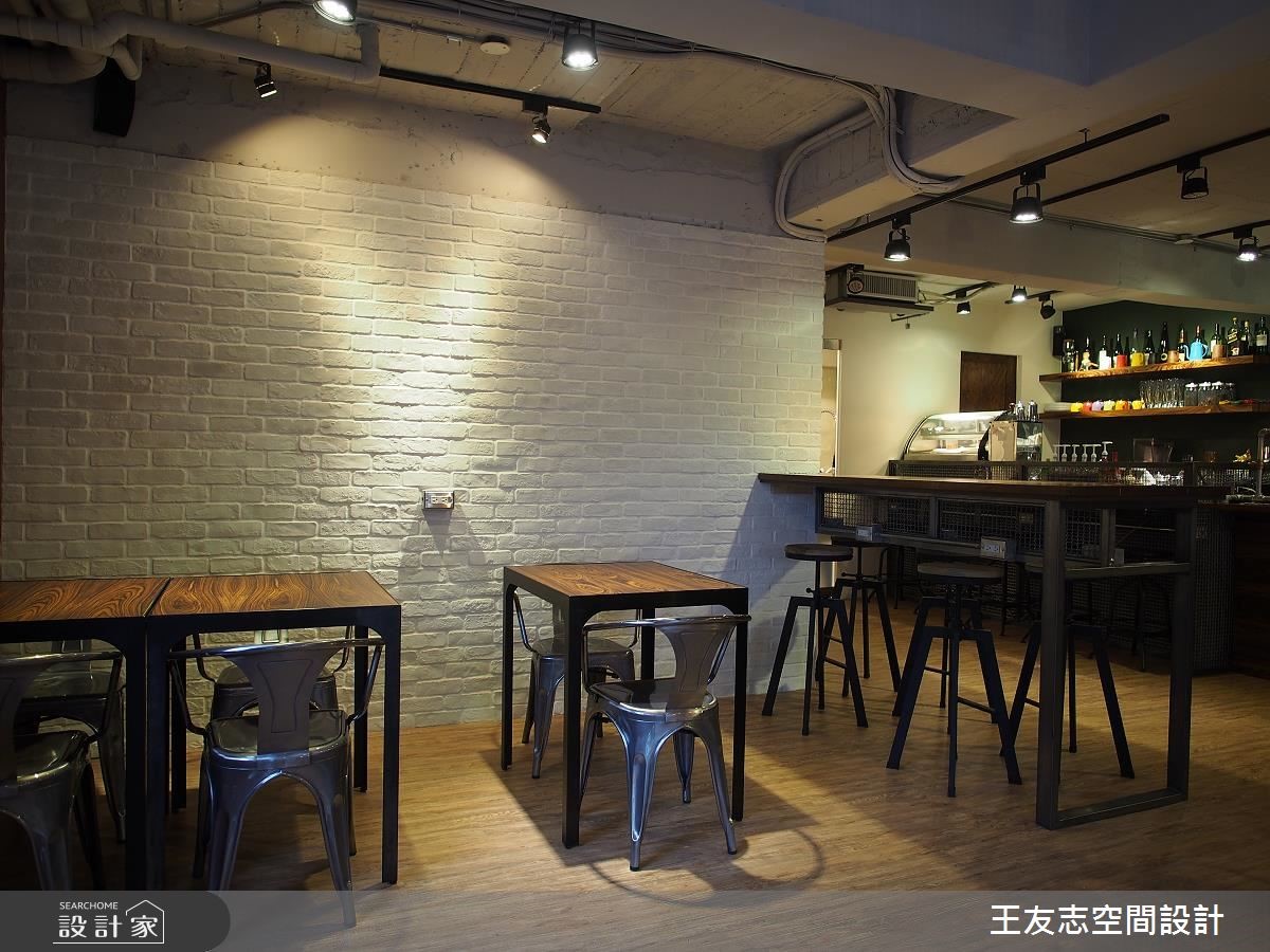 28 坪老屋改造Loft風咖啡店,設計師於空間內挹注個性