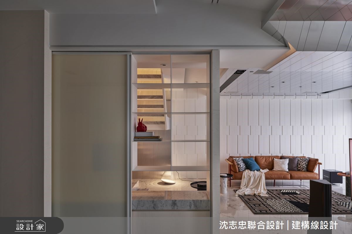此案位於高樓層住宅,享有絕佳的視覺景觀,室內以現代