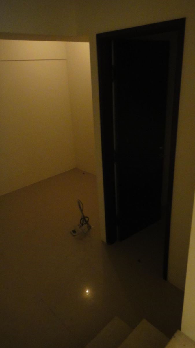 業主為往返兩岸的企業家,買下前屋主的六層樓透天別墅
