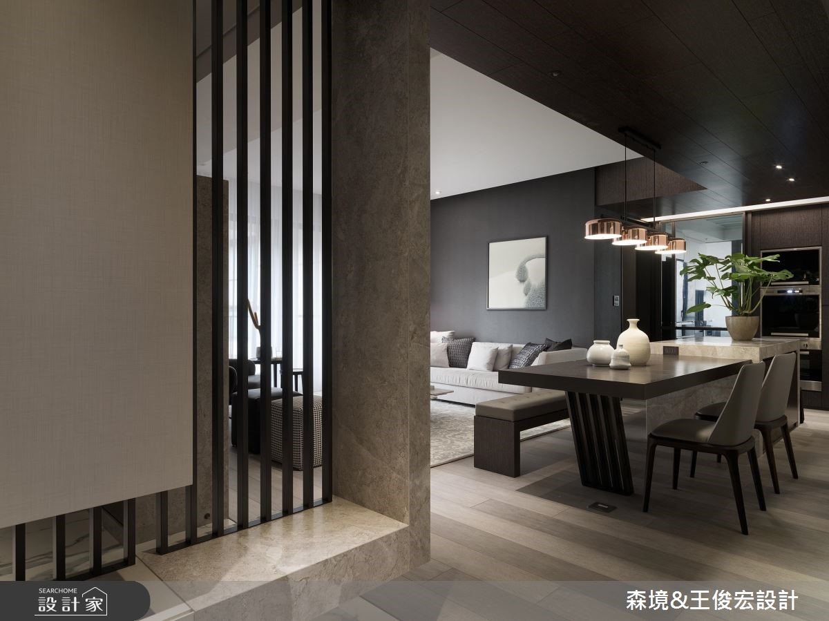 40 坪現代風住宅,透過沉穩深色木紋與質樸石材鋪敘內