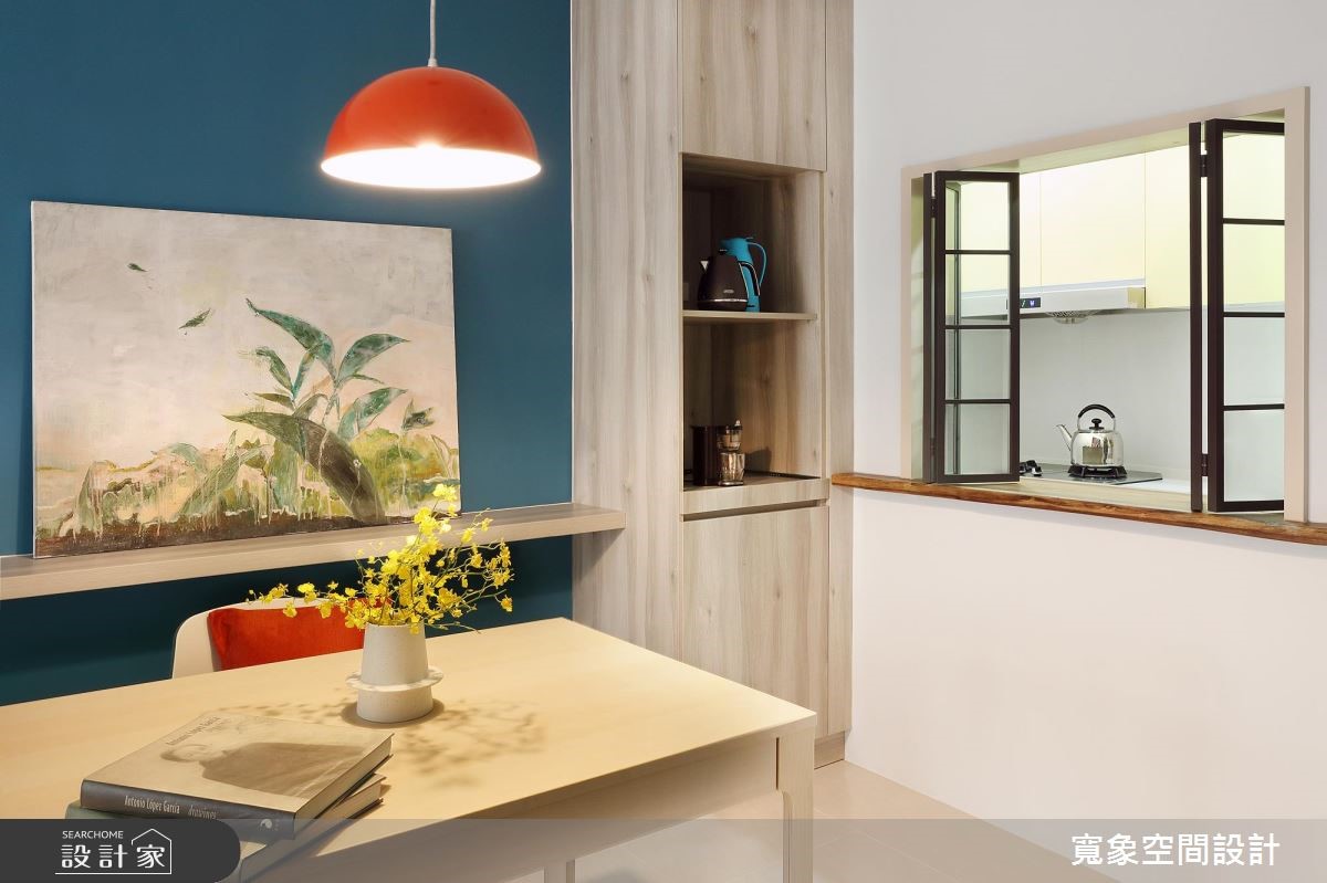此案為舊式集合住宅,排水管為兩個住戶共用,導致牆壁