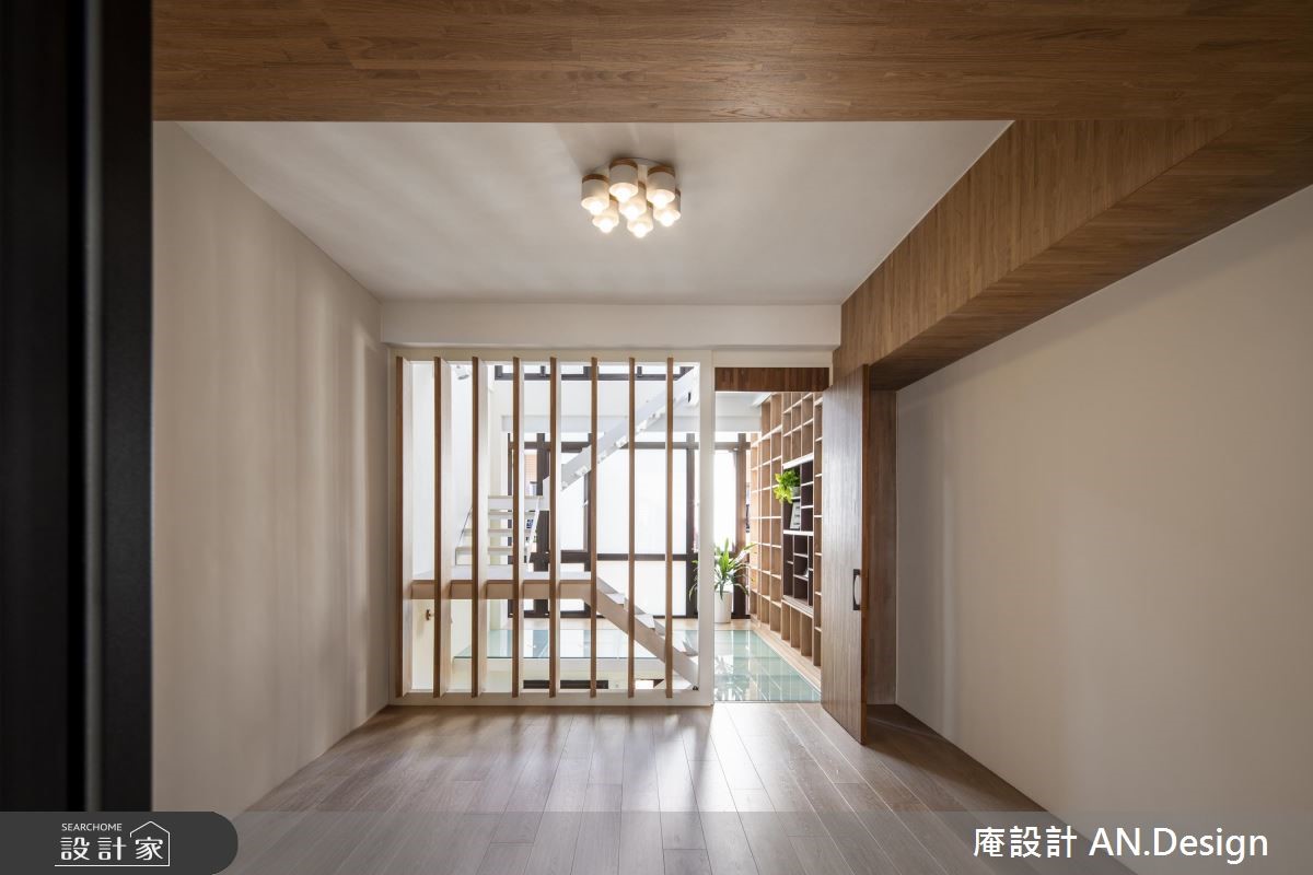 65坪透天老屋,設計師利用設計串聯空間,搭起家人間的