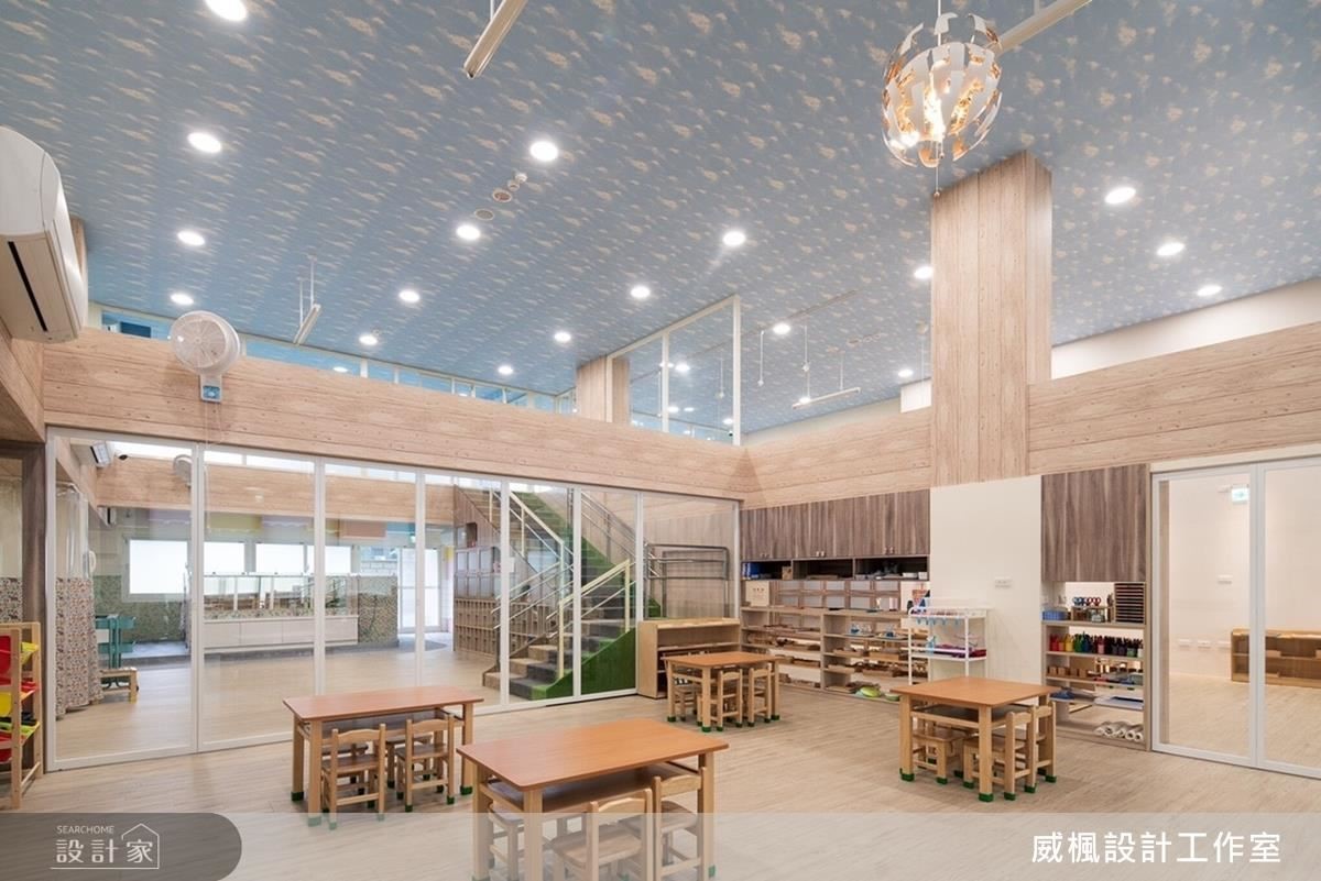 教室規劃開闔玻璃隔間,創造空間使用彈性。 教室規劃開闔玻璃隔間,創造空間使用彈性。