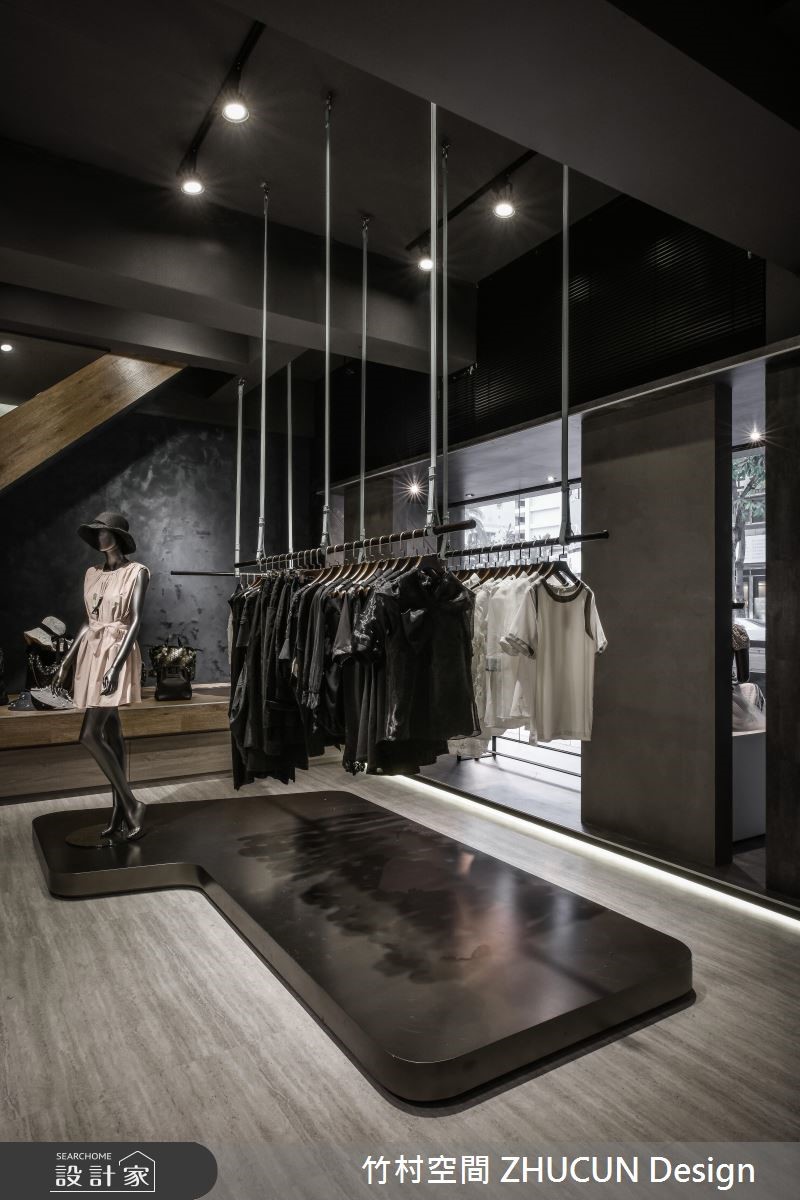 20坪的中古屋做為服飾店店面,整體基地面雖寬,但是深