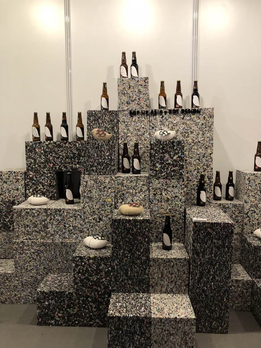 點睛設計為Pop Up Asia特別設計的啤酒瓶,在會場內也可以喝到喔!(溫馨提醒:未成年請勿飲酒) 點睛設計為Pop Up Asia特別設計的啤酒瓶,在會場內也可以喝到喔!(溫馨提醒:未成年請勿飲酒)
