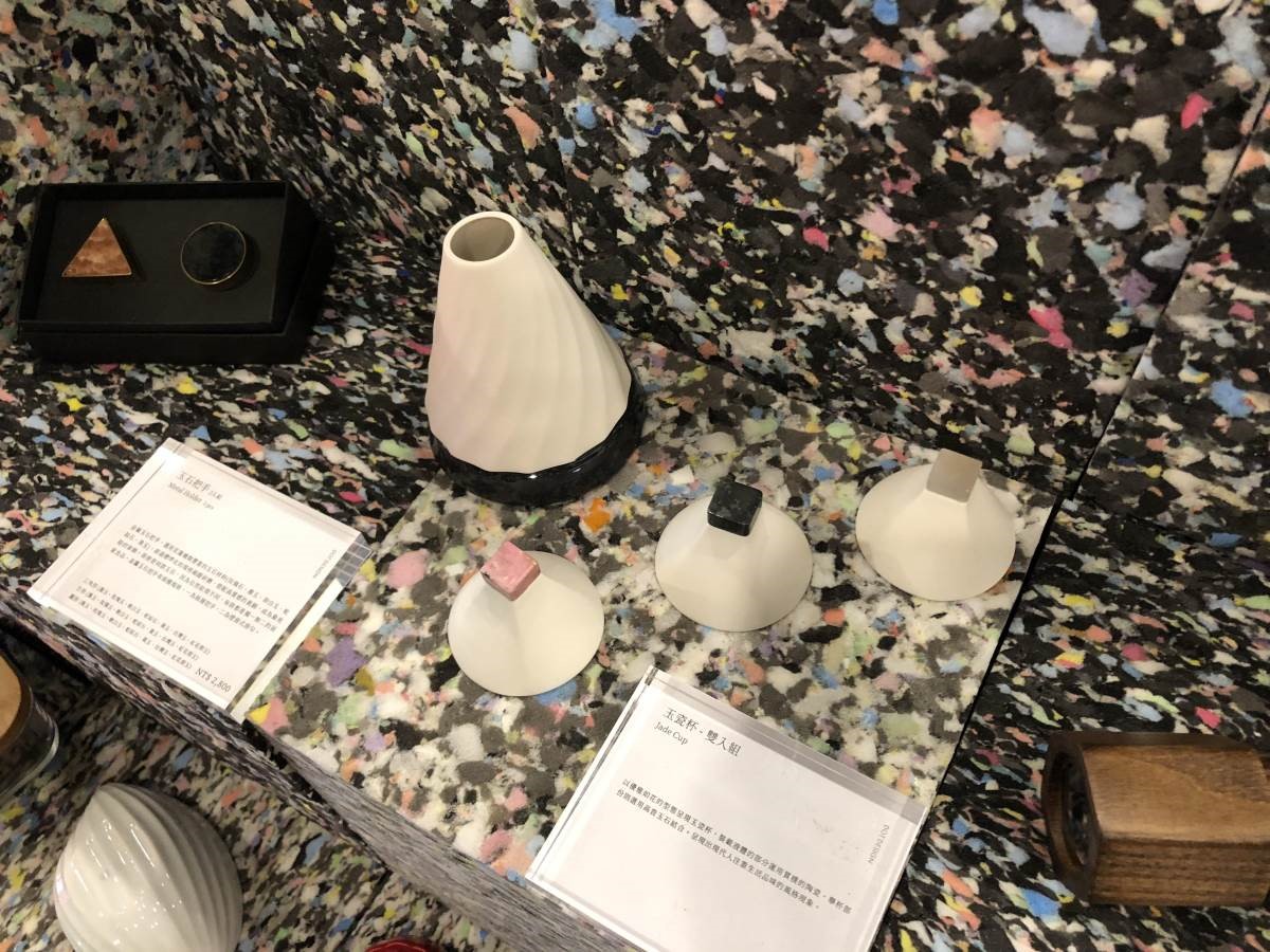 和花蓮受災石材廠合作,將廢棄的石材重新製作成美麗的實用物件。 和花蓮受災石材廠合作,將廢棄的石材重新製作成美麗的實用物件。