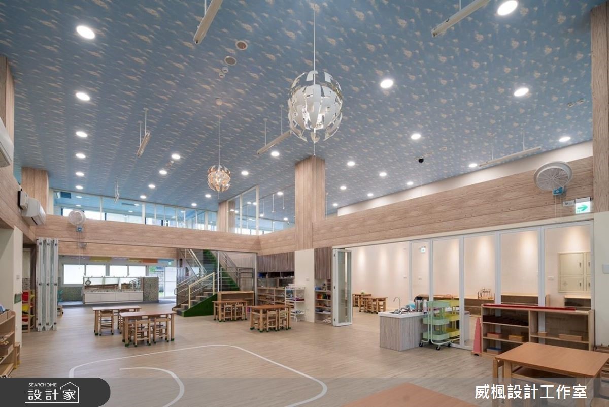 百坪空間裡,將原本陰暗的中古屋風貌,轉化為明亮的幼