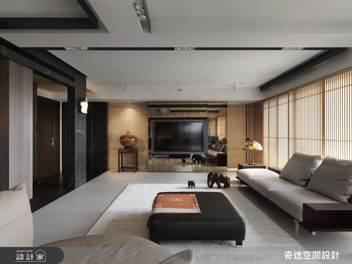 兩戶相對的房子裡,郭柏伸設計師透過解構空間及對屋主