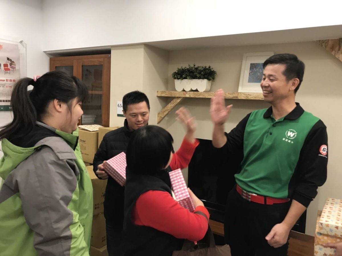 耶誕禮物代表著愛與盼望,歐德集團邀您一起給孩子一個幸福耶誕。 耶誕禮物代表著愛與盼望,歐德集團邀您一起給孩子一個幸福耶誕。