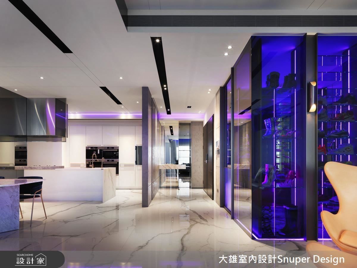 拿掉一間衛浴、開放廚房,讓空間開闊無阻礙,可隨屋主需求自行定義使用需求。 拿掉一間衛浴、開放廚房,讓空間開闊無阻礙,可隨屋主需求自行定義使用需求。