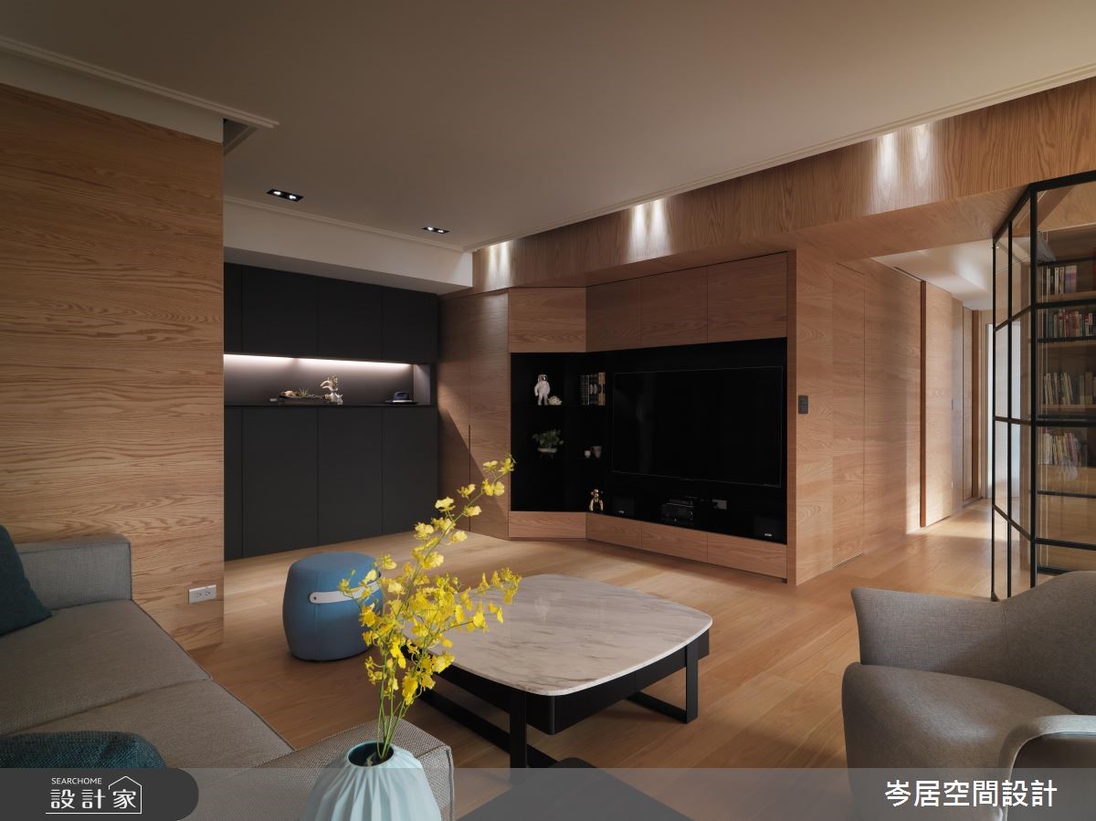 35 坪的現代簡約宅,透過木紋的空間包裝,將櫃體融入