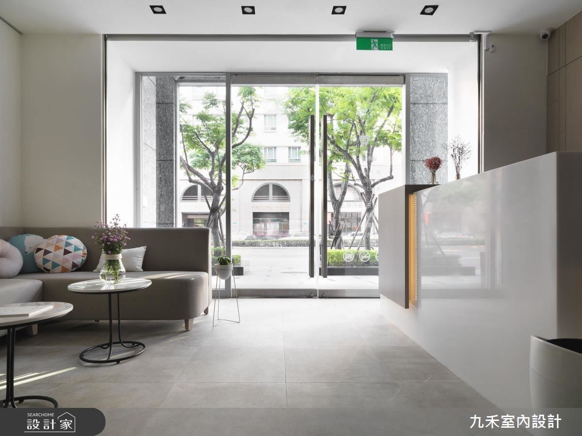 採光與自然建材的鋪陳、溫馨活潑的家具配置,締造悠閒自適的居家味道。 採光與自然建材的鋪陳、溫馨活潑的家具配置,締造悠閒自適的居家味道。