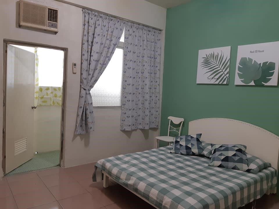 年輕的新婚夫妻入住這間清新綠意宅。 年輕的新婚夫妻入住這間清新綠意宅。