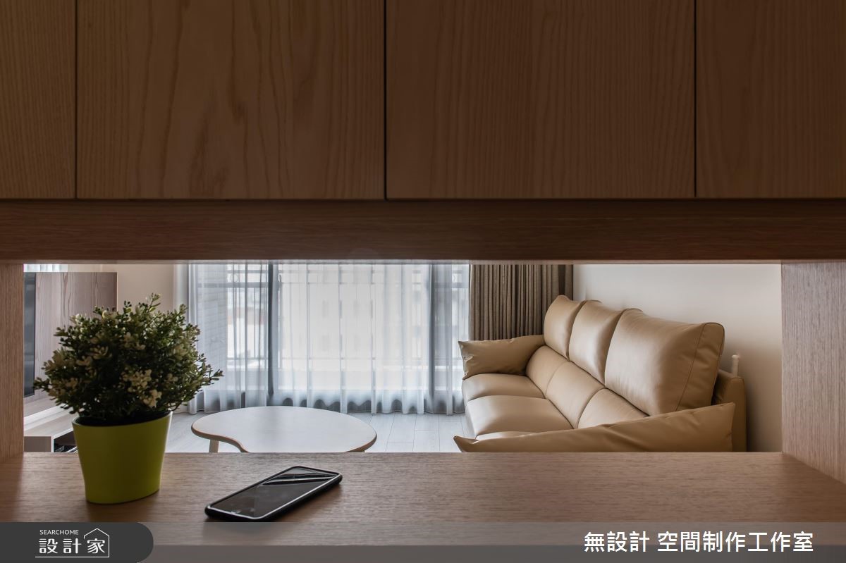 30 坪居家空間,設計師給予自然質樸的木皮建材,並按